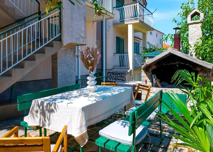 Charming Renovated Next To The Sea Appartement